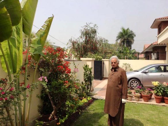 mustansar hussain tararr returns home news at girdopesh.com