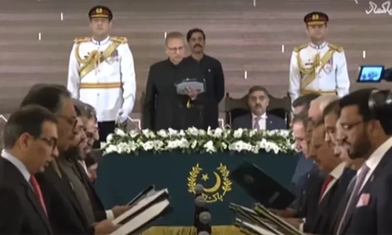 نگران وفاقی کابینہ نے حلف اٹھا لیا