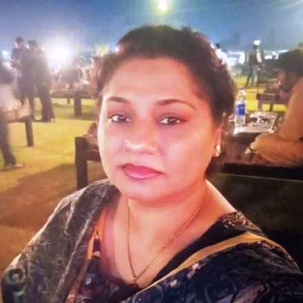معروف سماجی رہنما منزہ ہاشمی طویل علالت کے بعد انتقال کر گئیں munaza hashmi