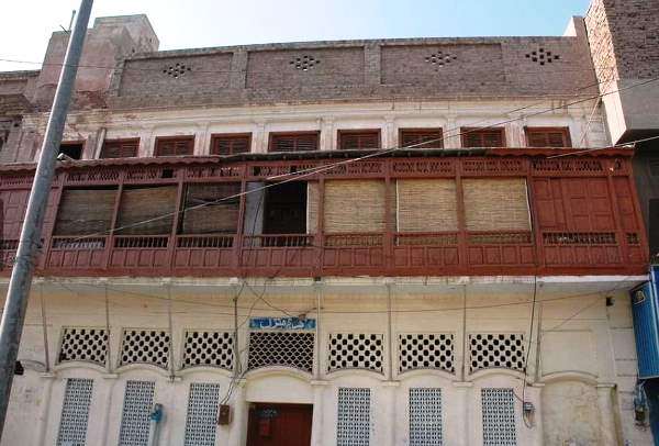 تصویر کہانی نمبر 10 ۔توشوں ، کلچوں اور حلووں کا احوال : رضی الدین رضی کے قلم سے karim manzil razi home
