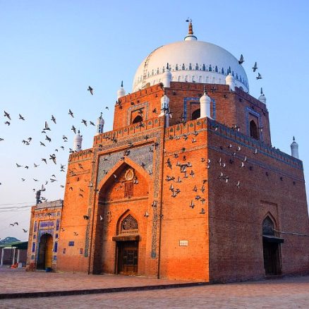 pegions of_Hazrat_Baha-ud-din_Zakariya