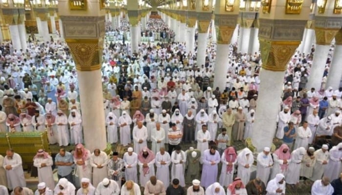 سعودی عرب، متحدہ عرب امارات اور قطر میں آج عیدالفطر منائی جا رہی ہے