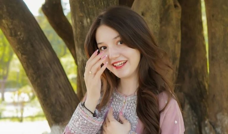 sana yousaf tik tocker