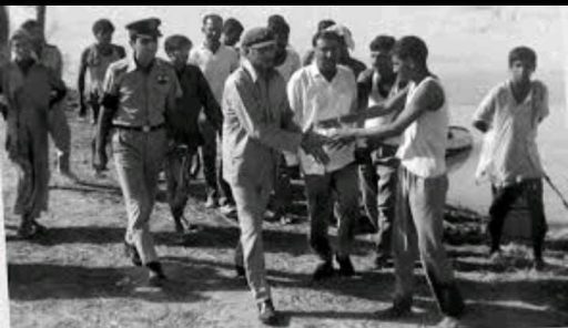 bhutto in multan flood 20 sep 1973