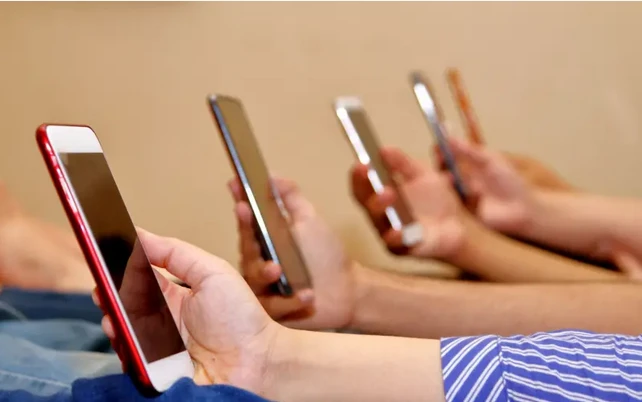 بلوچستان میں سکیورٹی خدشات کے پیش نظر تین روز سے موبائل اور انترنیٹ سروس بند mobile fone