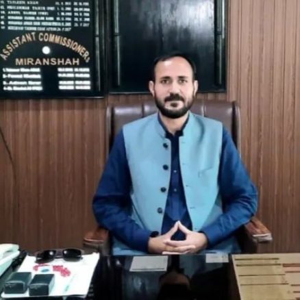 بنوں: اسسٹنٹ کمشنر شمالی وزیرستان شاہ ولی سمیت چار افراد شدت پسندوں کے حملے میں ہلاک shah wali AC banu