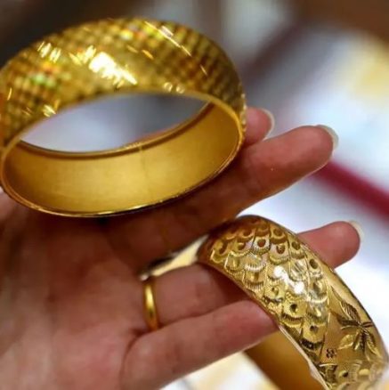 پاکستان میں سونے کی قیمت نے تمام ریکارڈ توڑ دیئے : فی تولہ سونا پانچ لاکھ روپے سے بھی مہنگا golden bangles