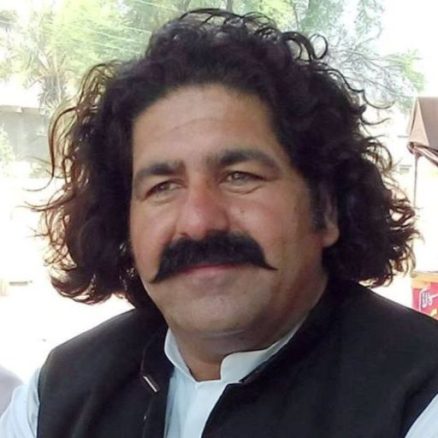 علی وزیرکتنے دن آزاد رہیں گے ؟ : مزاحمت، سیاست اور طاقت کی کہانی : ڈاکٹر علی شاذف کا کالم ali wazir