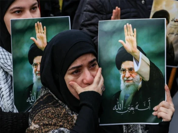 khamnaei and weeping lady