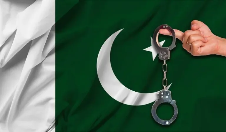 pakistan flag and chain Treason