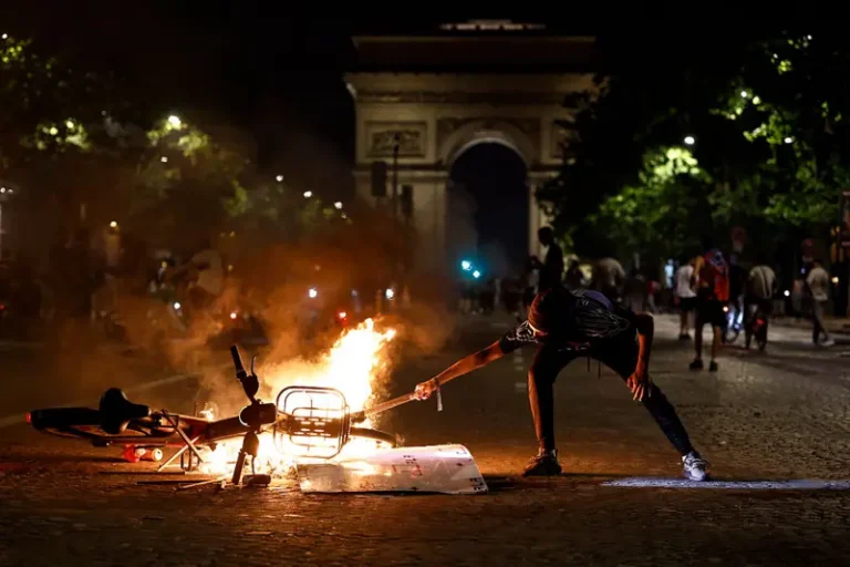 فرانس میں چیمپیئنز لیگ کے جشن کے بعد ہنگامے، 400 سے زیادہ افراد گرفتار france burning football match